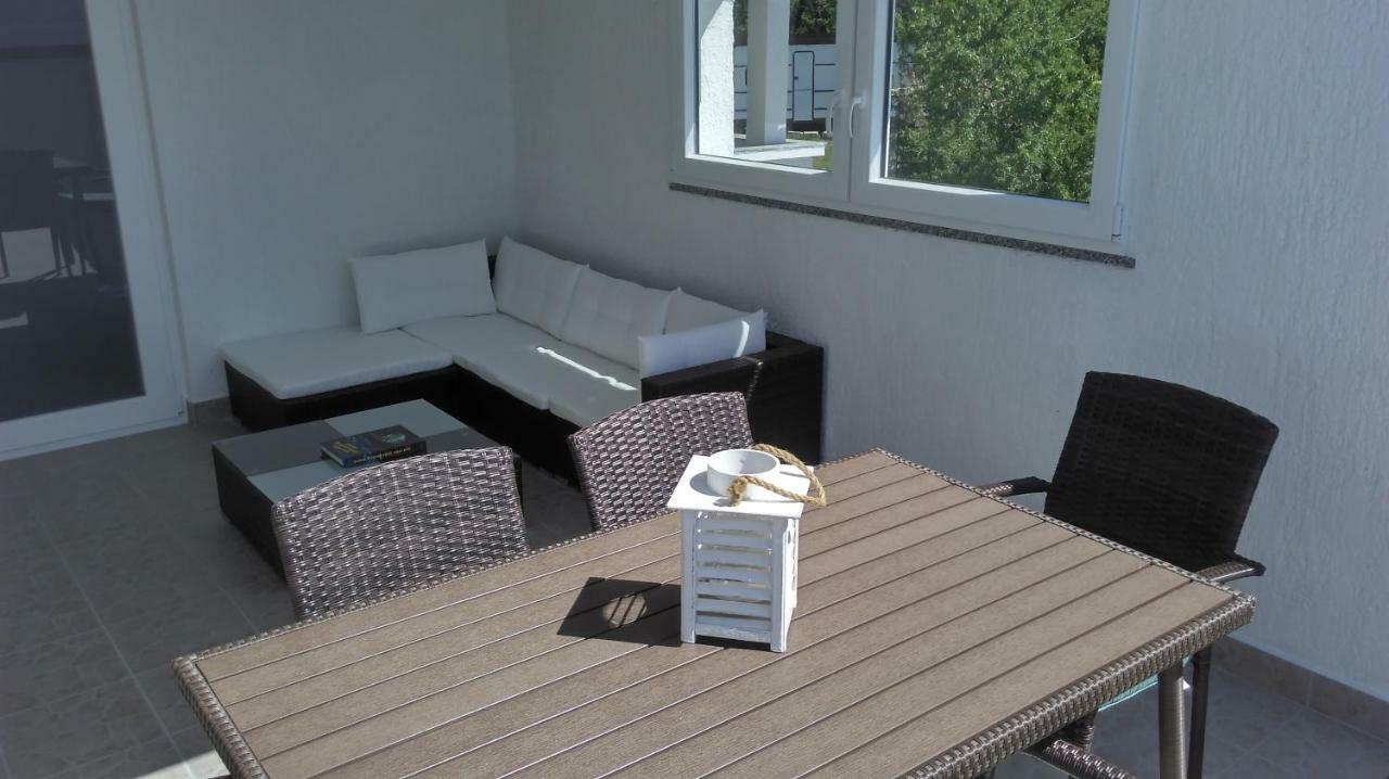 Mali Delfin Apartment Sveti Juraj Exterior photo
