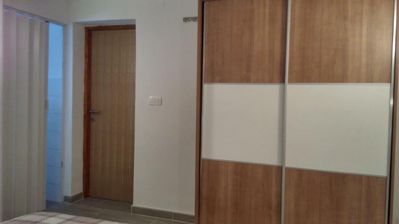 Mali Delfin Apartment Sveti Juraj Exterior photo