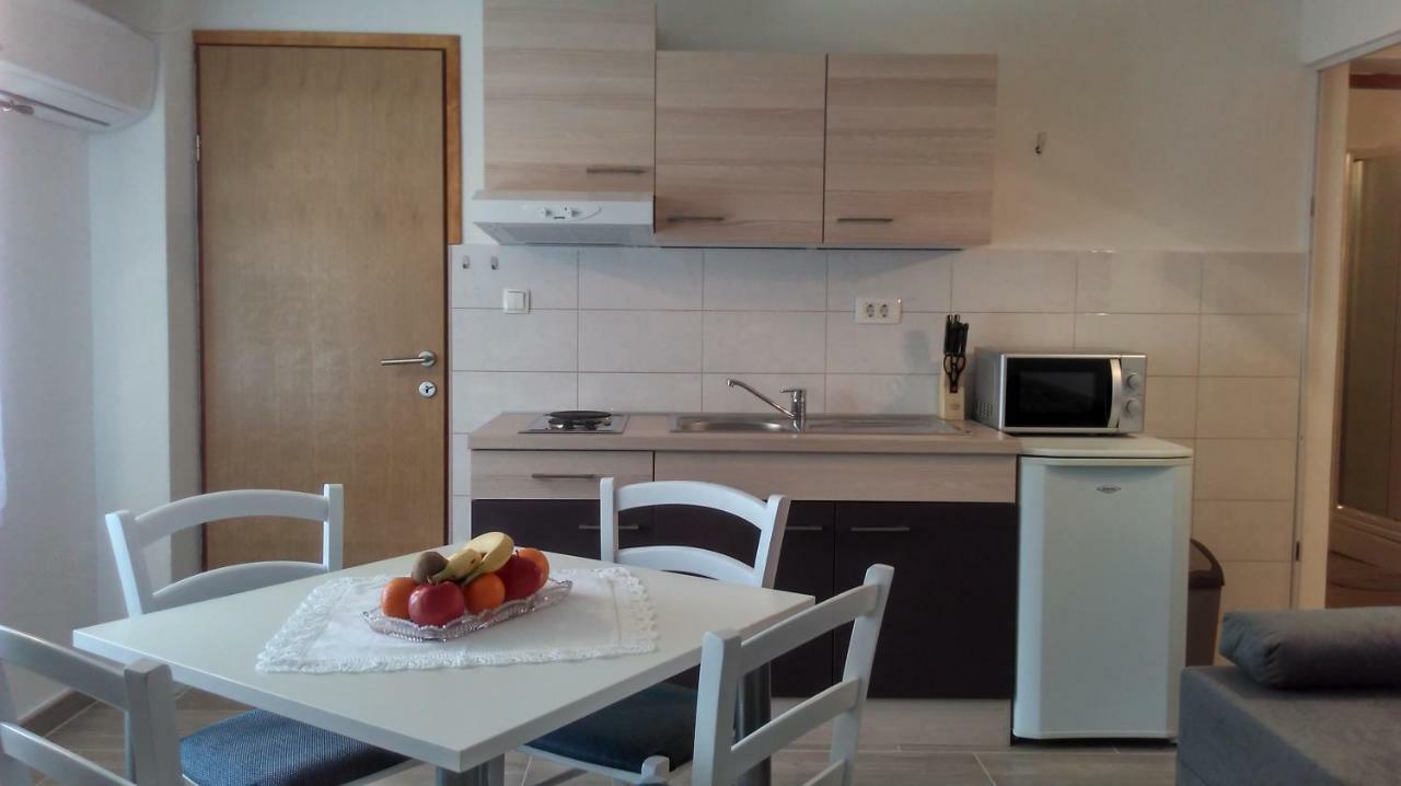 Mali Delfin Apartment Sveti Juraj Exterior photo